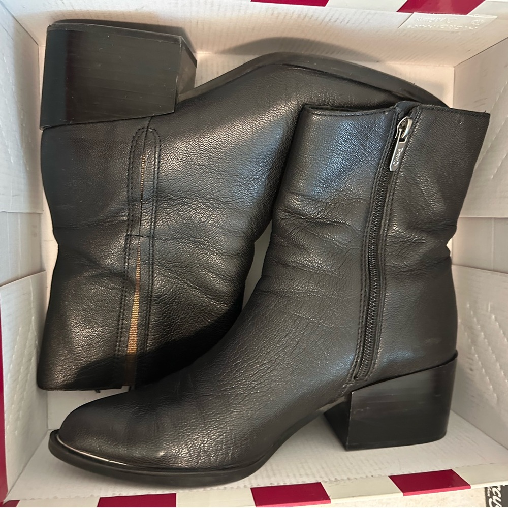 Sam Edelman Leather Black Ankle Boots with Classic Design